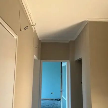 Miért pereg a festék? – Gyakori problémák és megoldások